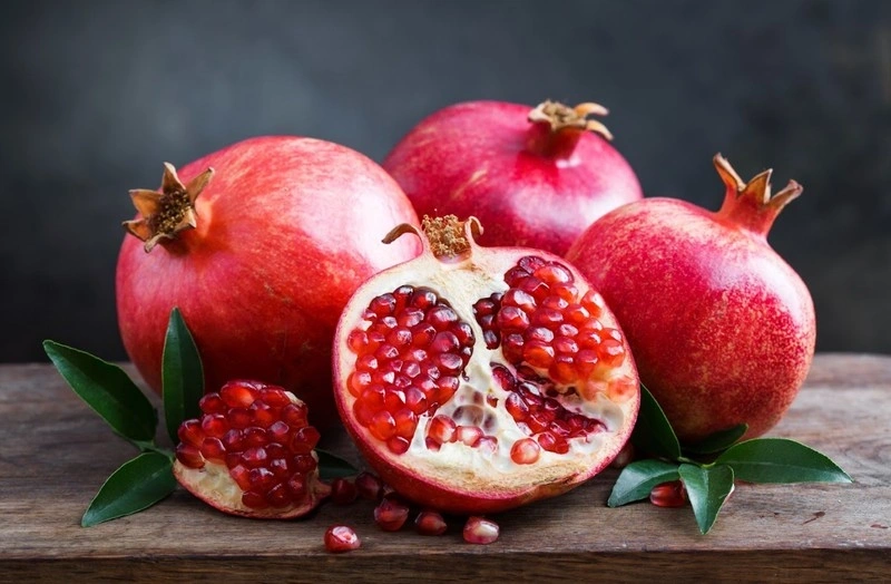 Lựu là loại trái cây bà bầu có thể ăn.