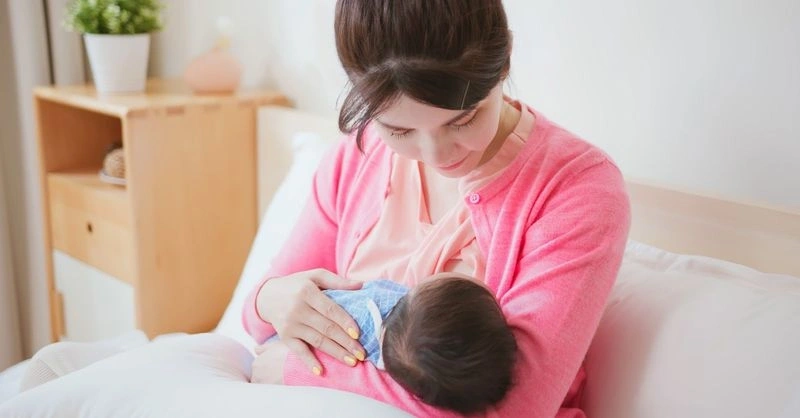 Sữa mẹ có lợi gì