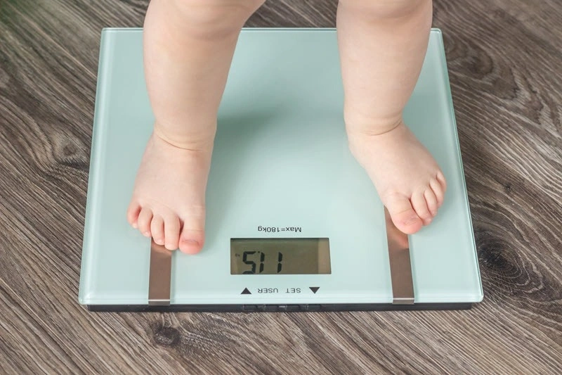 Bảng cân nặng trẻ từ 0 đến 12 tháng tuổi