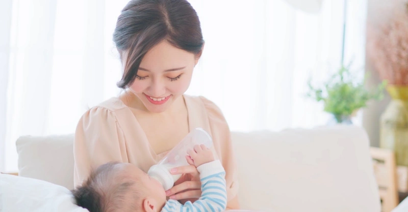 Trẻ sơ sinh bú bao nhiêu ml sữa công thức theo cân nặng?
