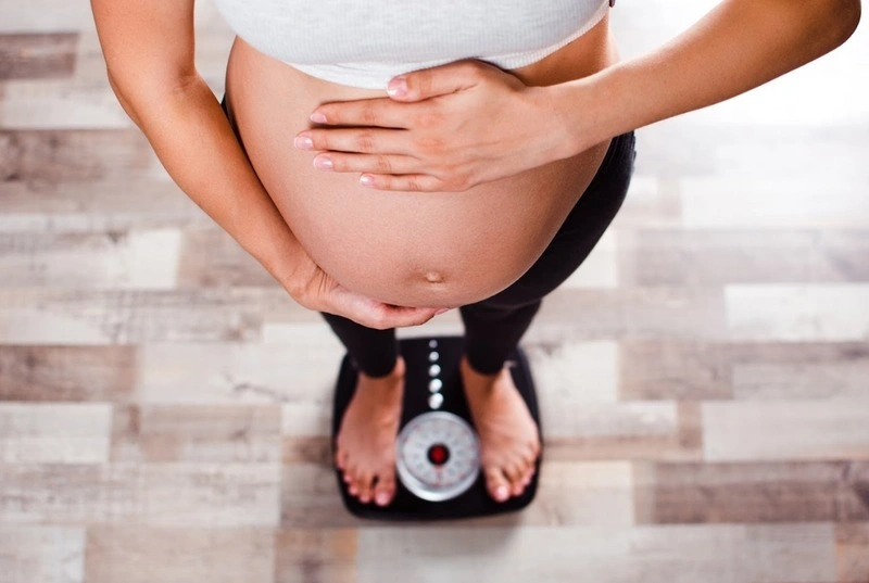 Vì sao mẹ bầu cần kiểm soát cân nặng