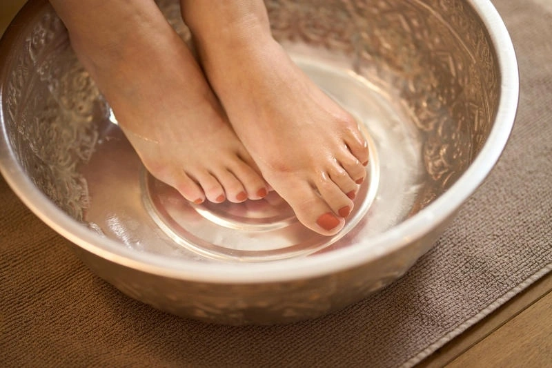 Bầu 3 tháng đầu bị mất ngủ nên ngâm chân
