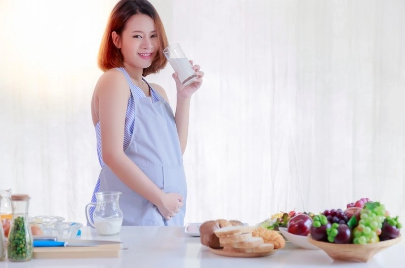 Chế độ ăn uống của mẹ bầu cho con thông minh