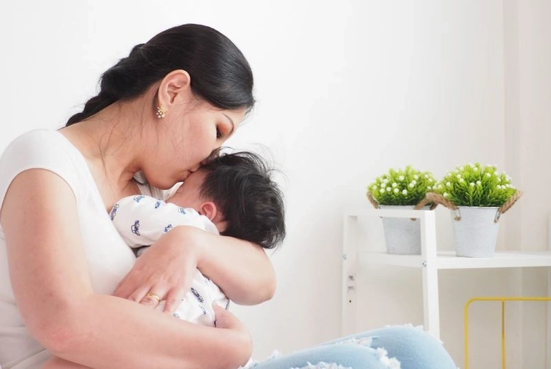 Hiểu trẻ 13 tháng biết làm gì mẹ cũng sẽ sớm nhận ra dấu hiệu bất thường