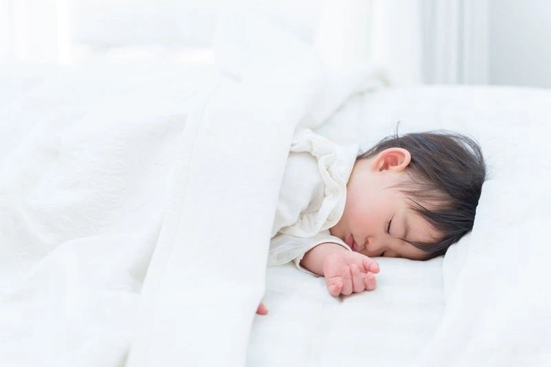 Cho trẻ 14 tháng tuổi ngủ đủ giấc để con phát triển tốt