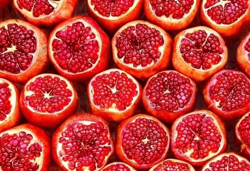 Bé 6 tháng ăn được hoa quả gì? Câu trả lời là quả lựu