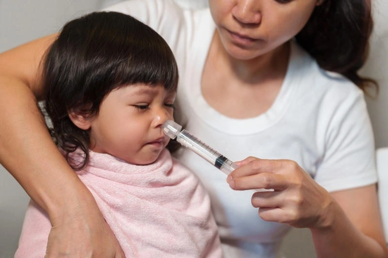 Rửa mũi cho bé bị ho đờm