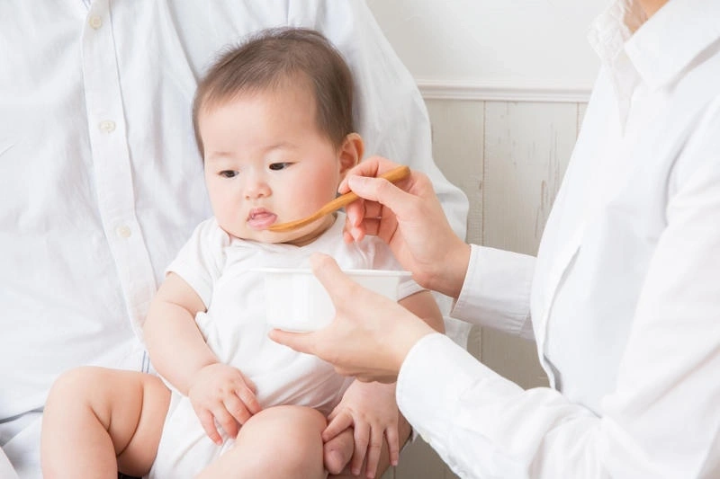 Bé không thích ăn dặm do đâu