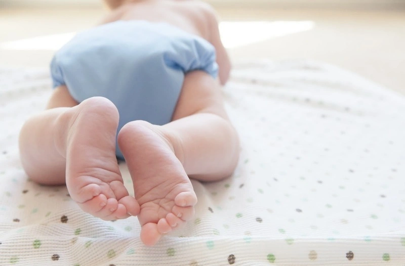 Trẻ mấy tháng biết bò và ngồi? Trẻ có thể bò và ngồi vào khoảng 7-10 tháng tuổi