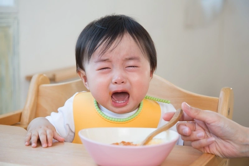 Bé mọc răng biếng ăn do vị giác thay đổi