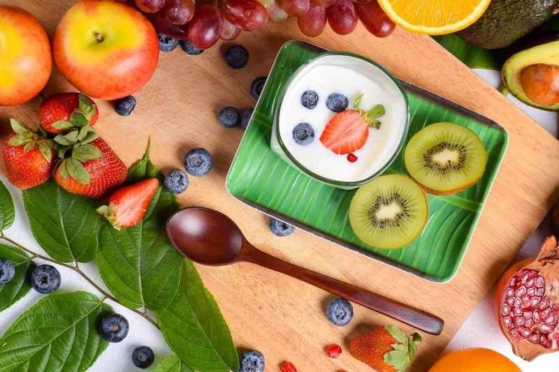 Bé sơ sinh bị tiêu chảy mẹ nên ăn gì là sữa chua