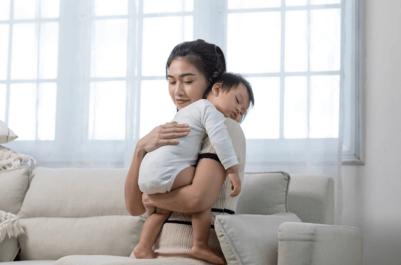 Mẹo vặt cai sữa cho bé là tạo cho con thói quen ngủ mới