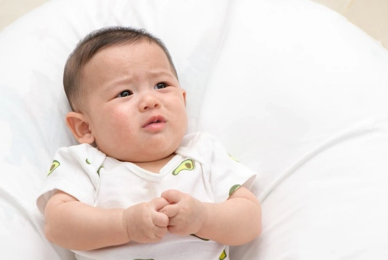 Bé trốn lẫy do đâu