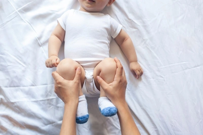 Làm sao để trẻ nhanh biết lẫy