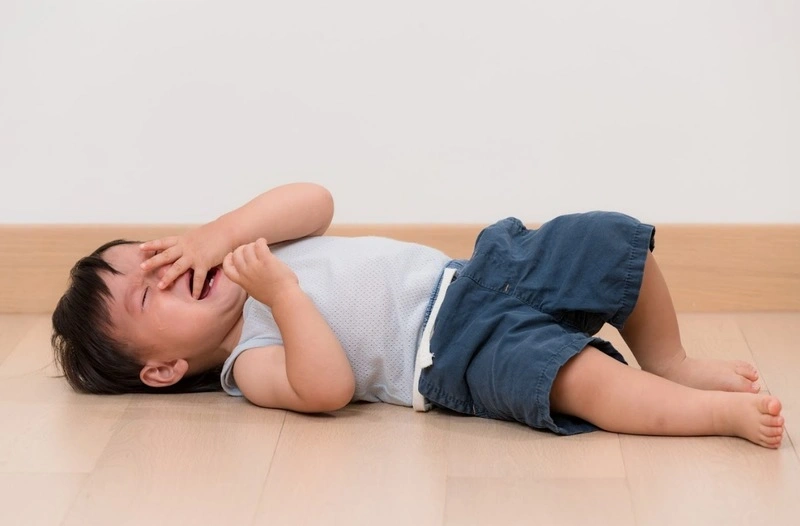 Trẻ khủng hoảng tuổi lên 2 do đâu