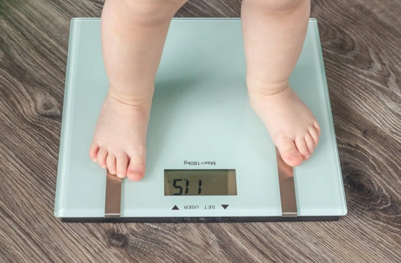 Dấu hiệu bé bú không đủ sữa