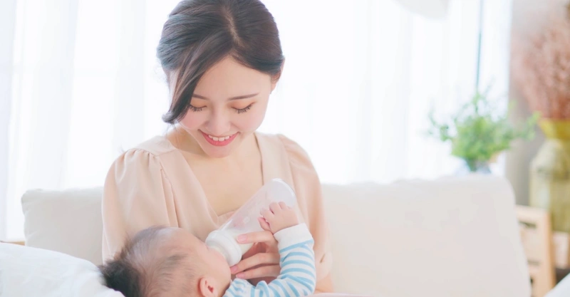 Lượng sữa cho trẻ sơ sinh theo cân nặng không cố định