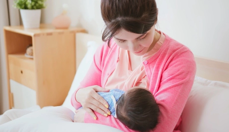 Trẻ sơ sinh hay vặn mình do đâu