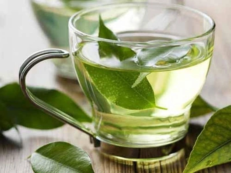 Cách gọi sữa về cho mẹ sinh mổ bằng lá vối