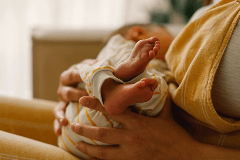Nuôi con bằng sữa mẹ phòng tránh dị ứng đạm sữa bò ở trẻ
