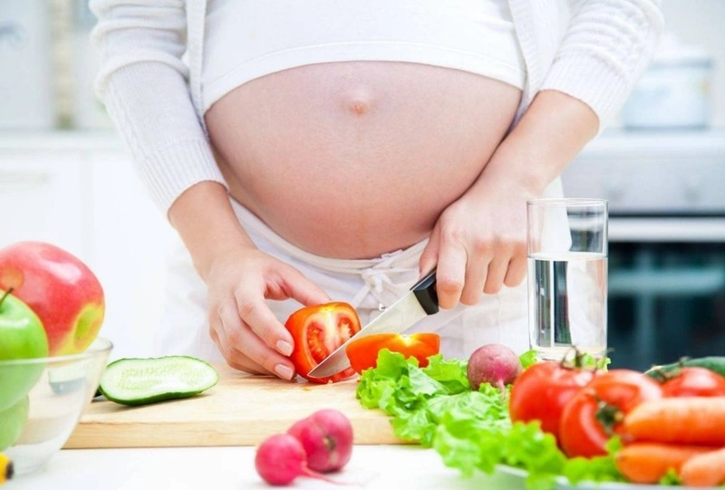 Mẹ bầu tăng cân nhanh 3 tháng cuối nên bổ sung thực phẩm giàu đạm, rau củ quả