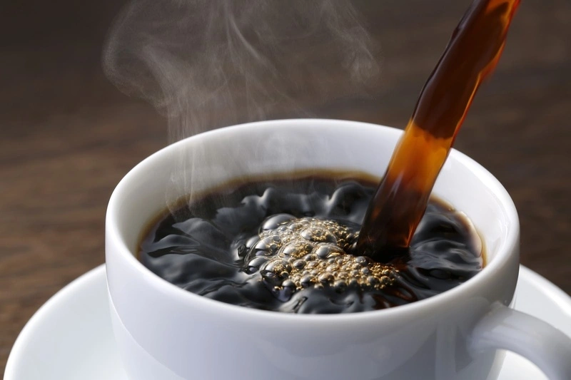 Bầu 3 tháng đầu nên kiêng uống Caffein