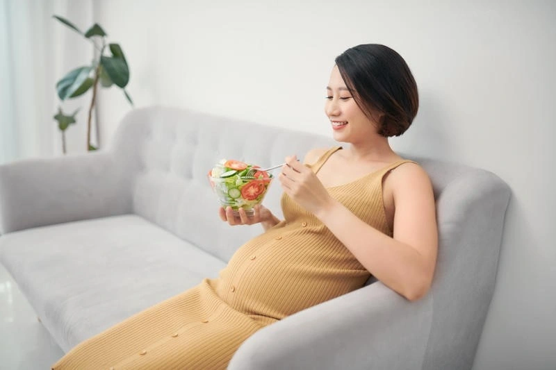 Bà bầu nên ăn rau gì? Mẹ nên ăn rau củ giàu vitamin C, canxi, sắt…