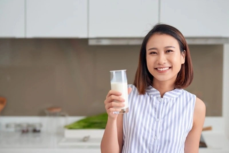 Uống gì cho có sữa nhiều? Mẹ sau sinh nên uống sữa ấm