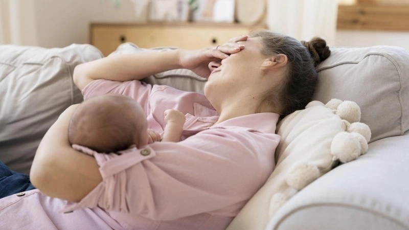 Mẹ sau sinh bị stress