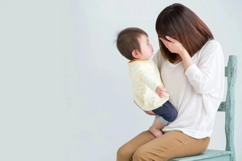 Bị stress sau sinh phải làm sao