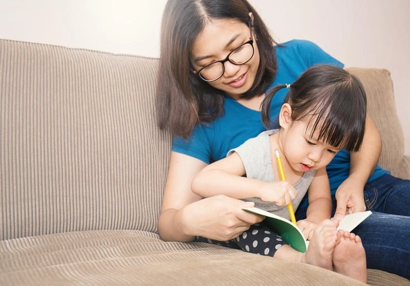 Yếu tố ảnh hưởng sự phát triển ngôn ngữ của trẻ