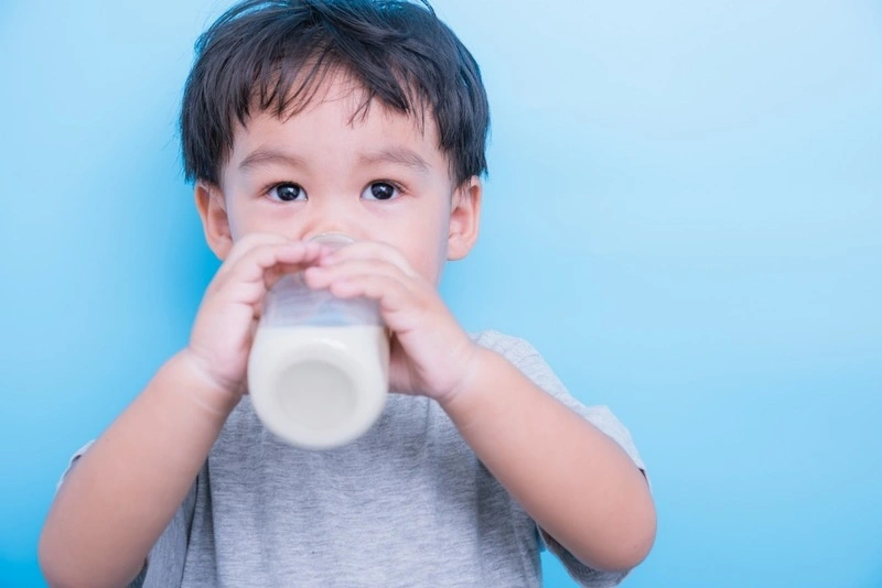 Kinh nghiệm chọn sữa hỗ trợ giảm táo bón cho trẻ