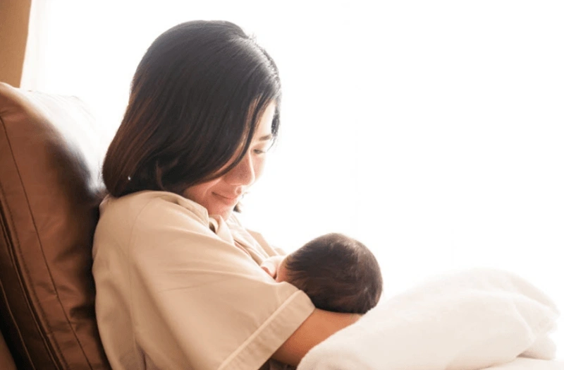 Giải đáp sữa mẹ có vị ngọt có sao không đó là không