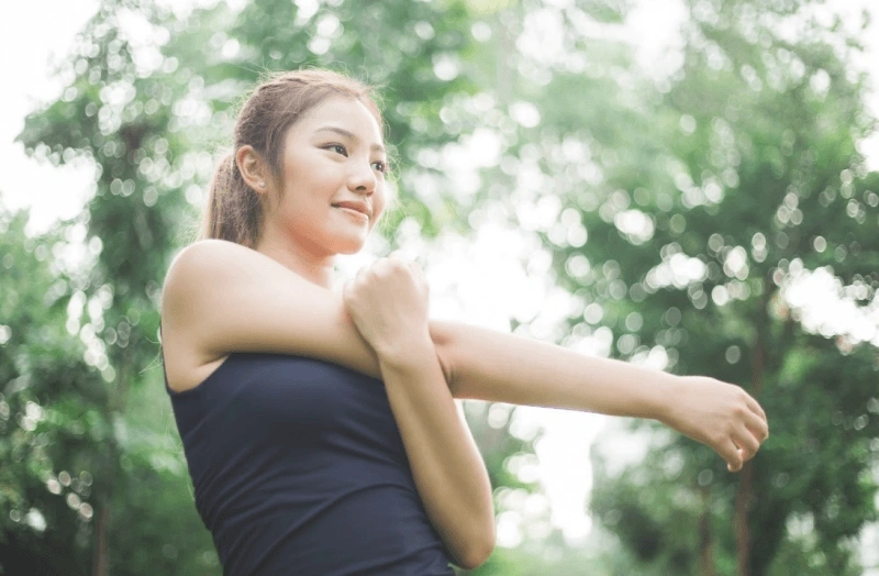 Mẹ nên tập thể dục nhẹ nhàng góp phần tăng khả năng tiết sữa