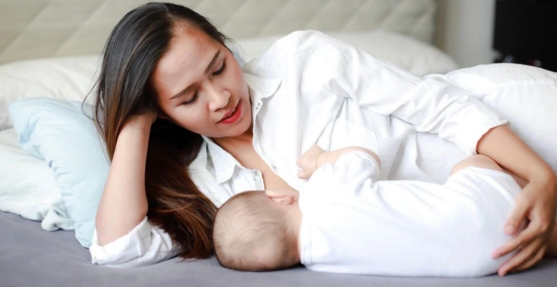 Nguyên nhân sữa mẹ loãng có thể là khác nhau giữa sữa đầu và cuối