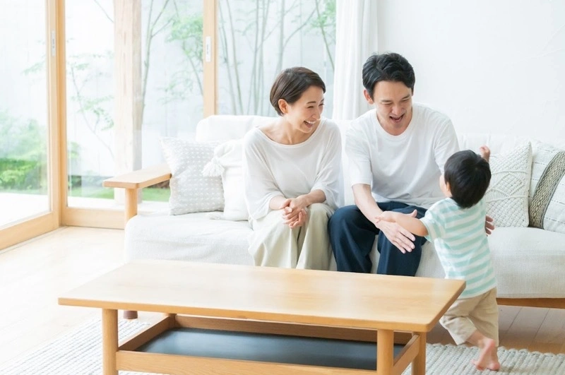Cha mẹ chơi cùng con hỗ trợ phát triển trí não cho trẻ