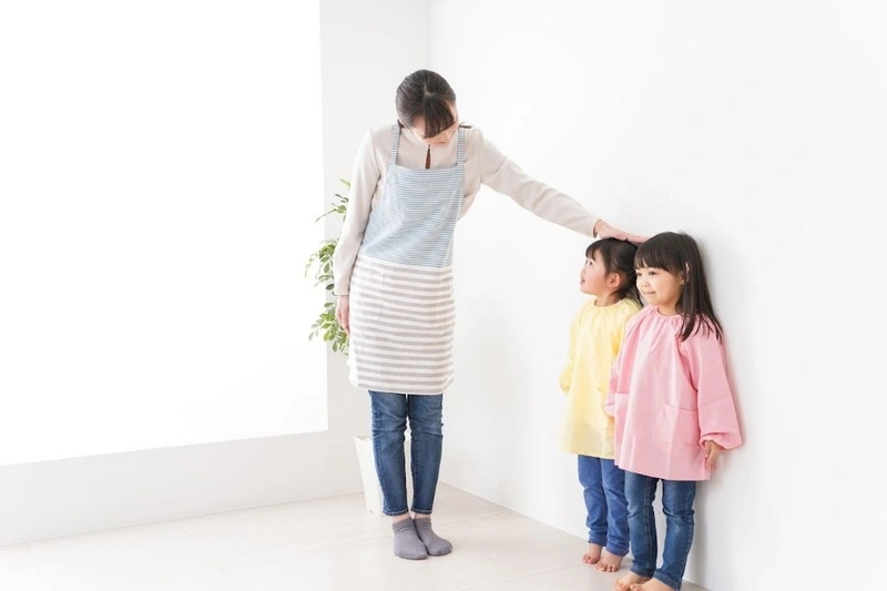 Chiều cao của trẻ phụ thuộc vào di truyền, giới tính, dinh dưỡng…