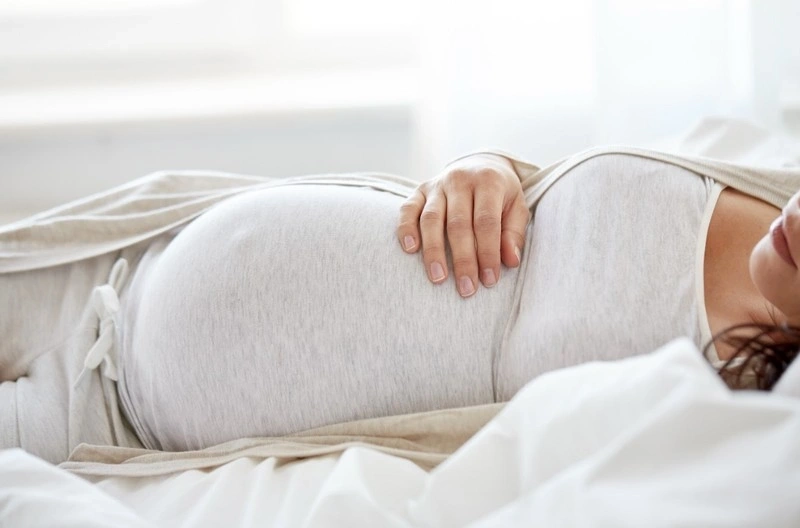 Mẹ nên thư giãn khi thai nhi 38 tuần đạp nhiều về đêm