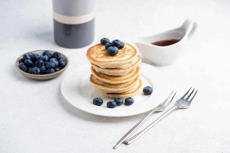 Thực đơn cho bà bầu kén ăn với pancake trứng muối
