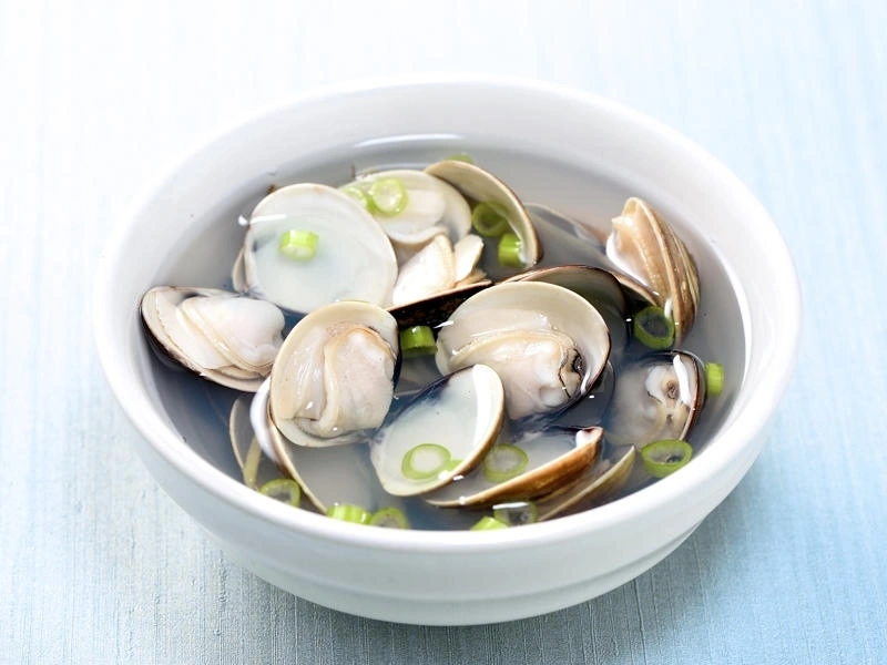 Canh cà chua nấu ngao cho bầu kén ăn