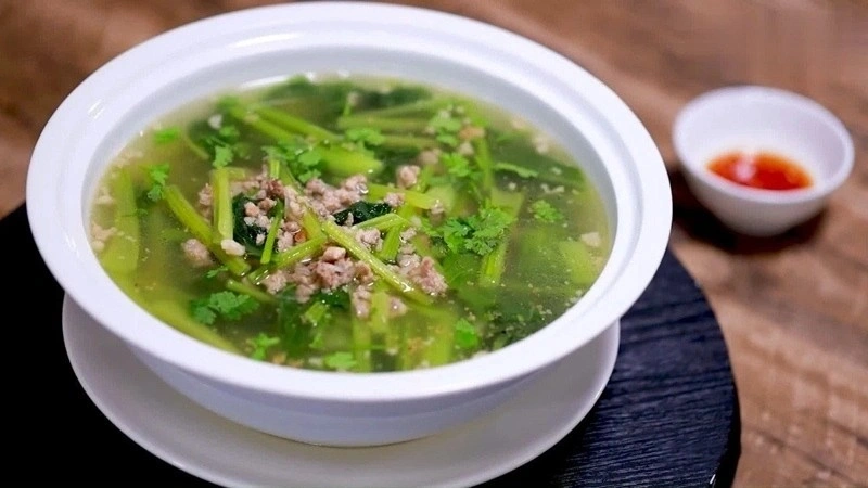Thực đơn cho bà bầu kén ăn với canh cải ngọt nấu thịt bò