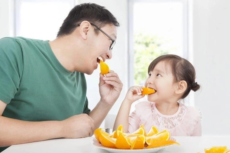 Thực đơn cho bé 3 5 tuổi nên có rau củ và trái cây để bổ sung vitamin, khoáng chất, chất xơ.