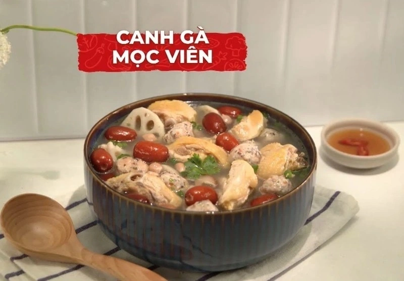 Canh gà mọc viên là một trong các món ngon cho bé 3 tuổi mẹ có thể tham khảo.