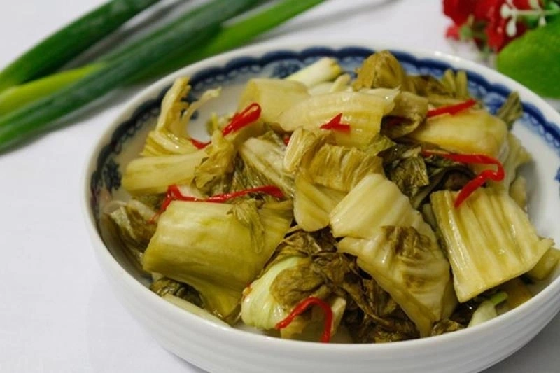 Dưa cải muối là thực phẩm gây mất sữa sau sinh cần tránh