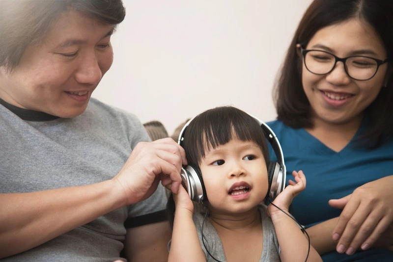 Trẻ 2 tuổi chậm nói phải làm sao