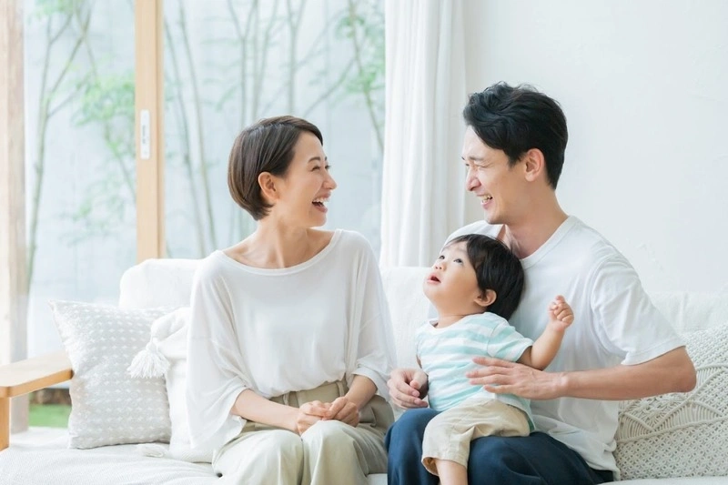 Thường xuyên tương tác cùng còn và khuyến khích trẻ 20 tháng vận động nhiều hơn