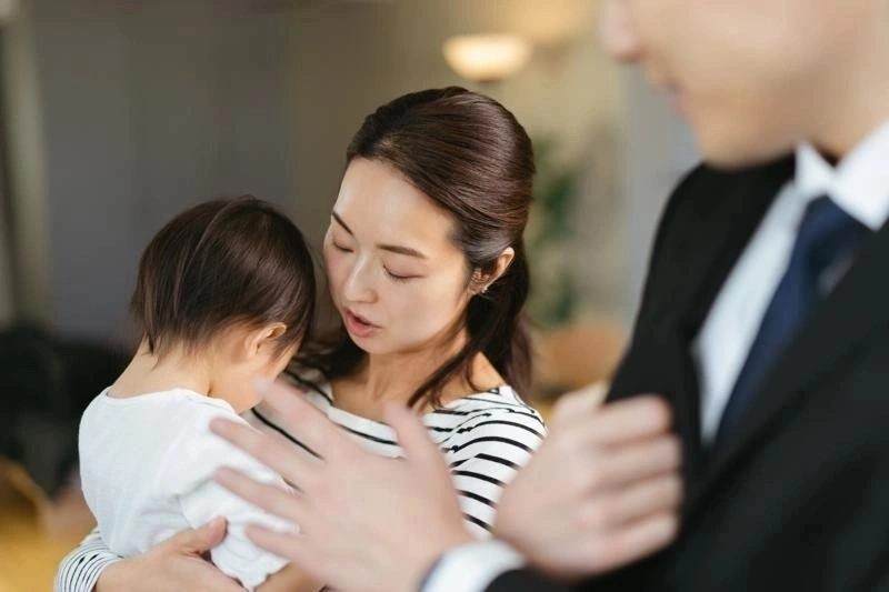 Dấu hiệu trẻ 3 tuổi chậm nói là con không dùng cử chỉ khi giao tiếp, không thích trò chuyện…