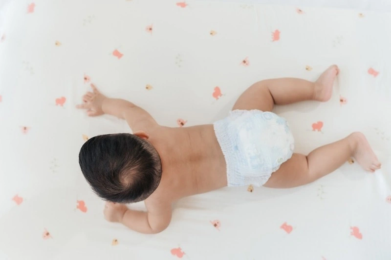Ngoài nắm rõ bé 4 tháng tập ngồi được chưa, mẹ cũng nên dành thời gian tập ngồi cho bé.