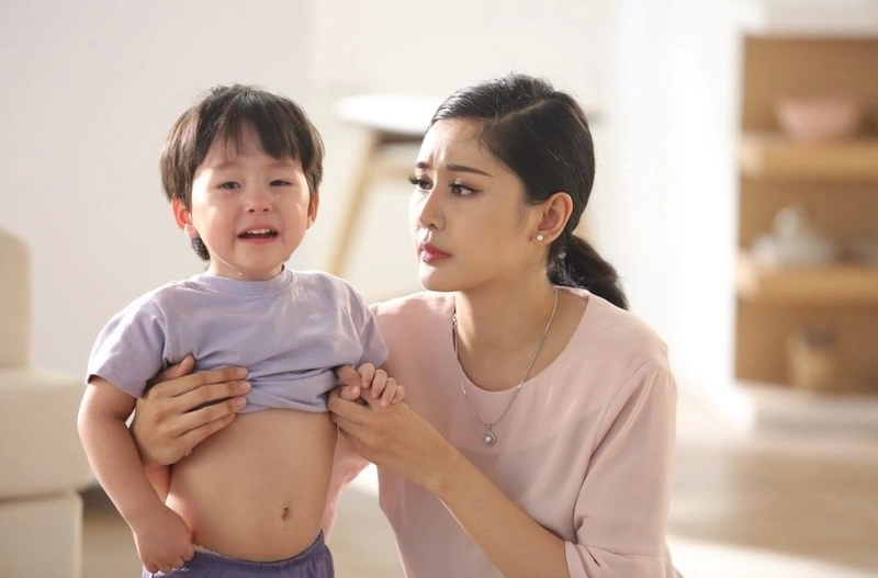 Dấu hiệu trẻ bị đau bụng buồn nôn
