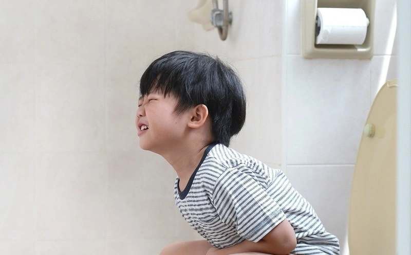 trẻ bị đau bụng quanh rốn